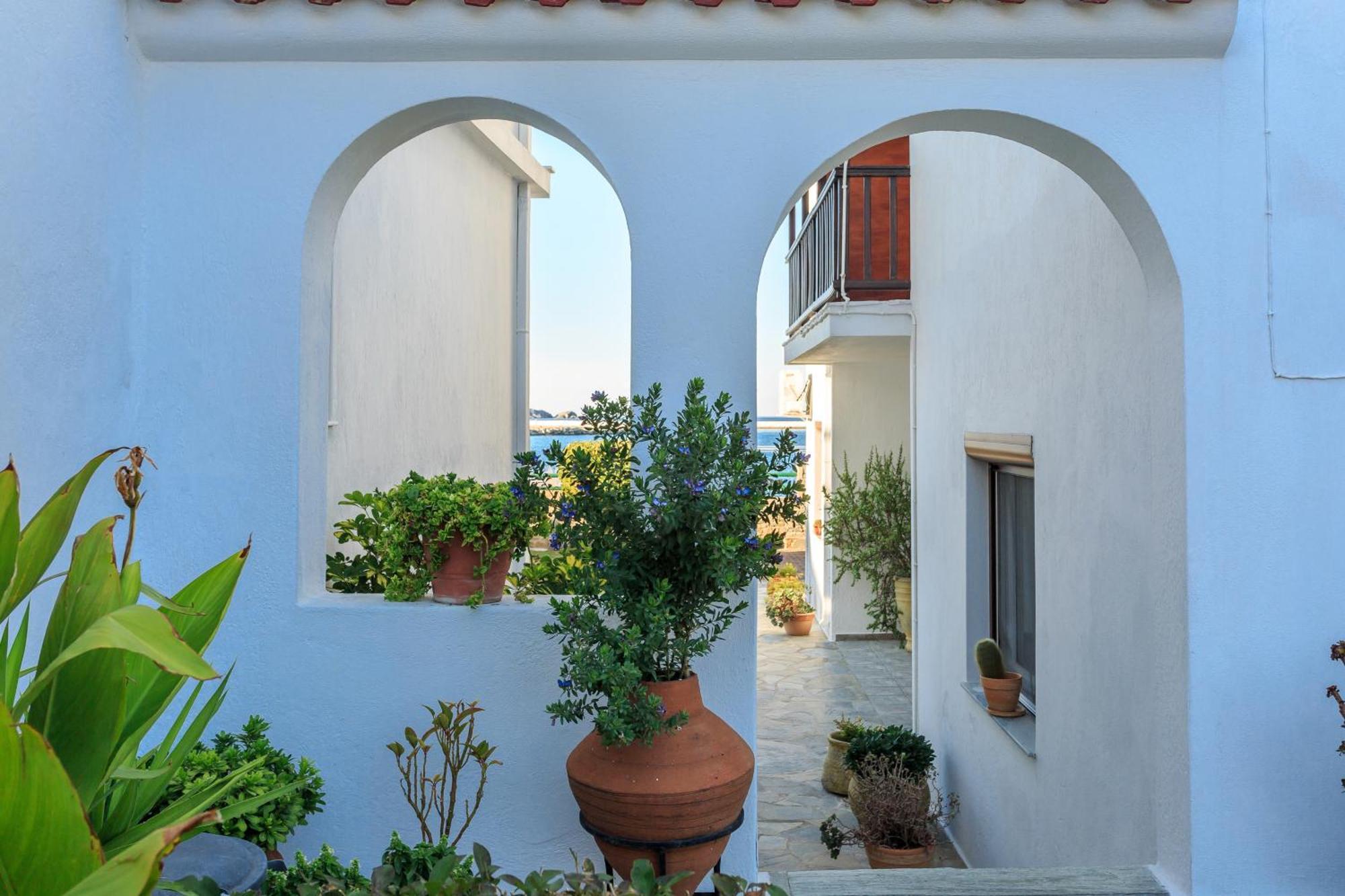 Nikolaos Studios Apartments Skopelos Town Exterior foto