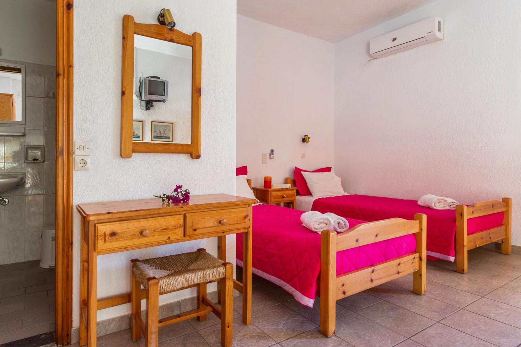 Nikolaos Studios Apartments Skopelos Town Exterior foto
