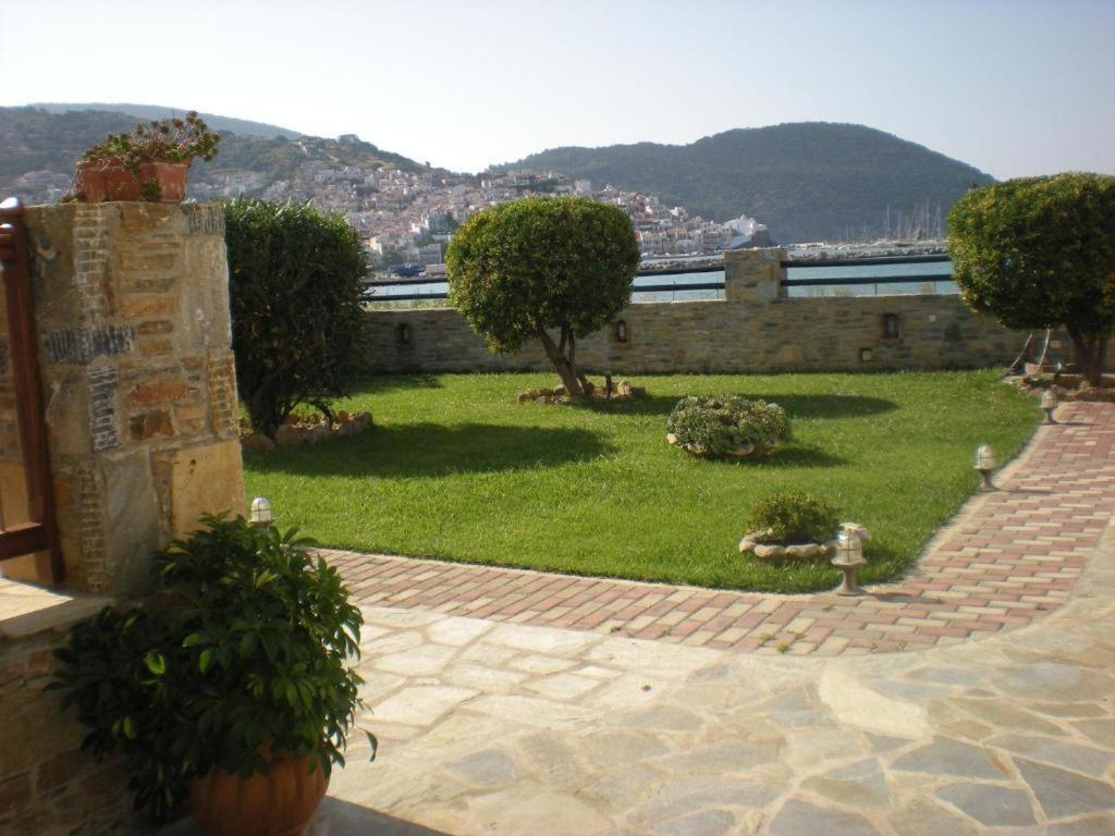 Nikolaos Studios Apartments Skopelos Town Exterior foto