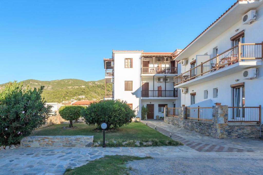Nikolaos Studios Apartments Skopelos Town Exterior foto