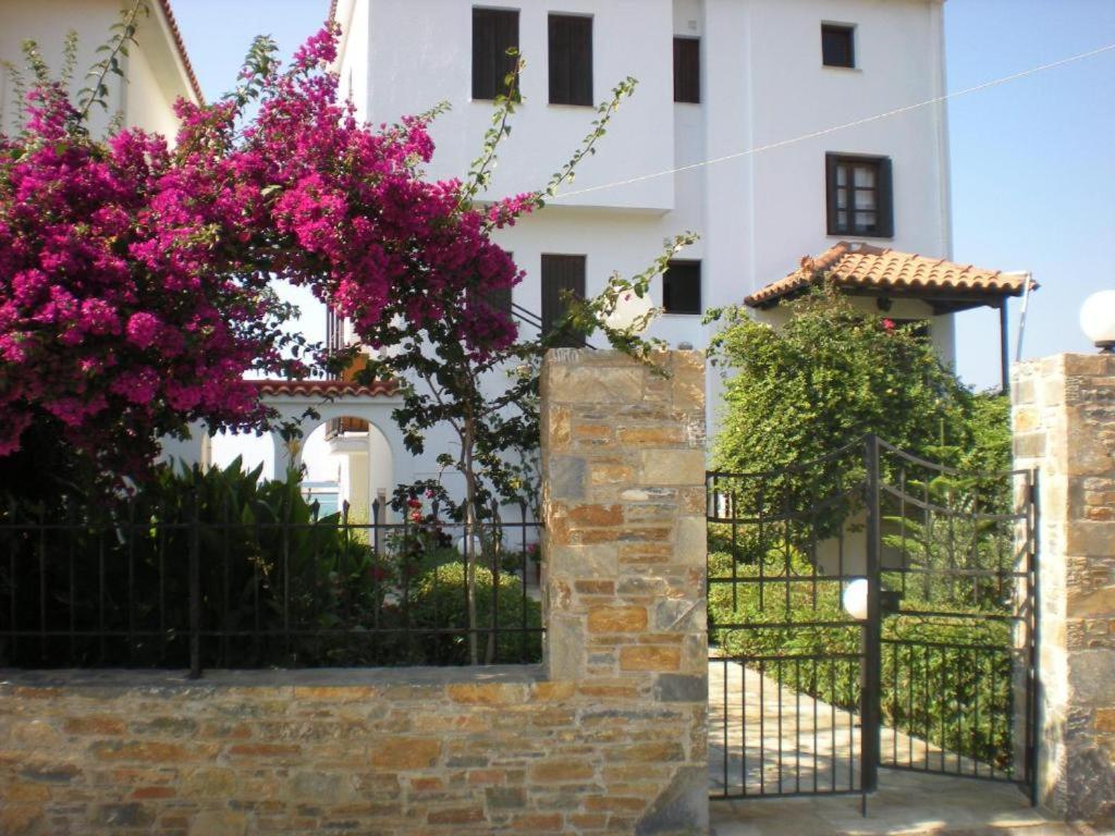 Nikolaos Studios Apartments Skopelos Town Exterior foto
