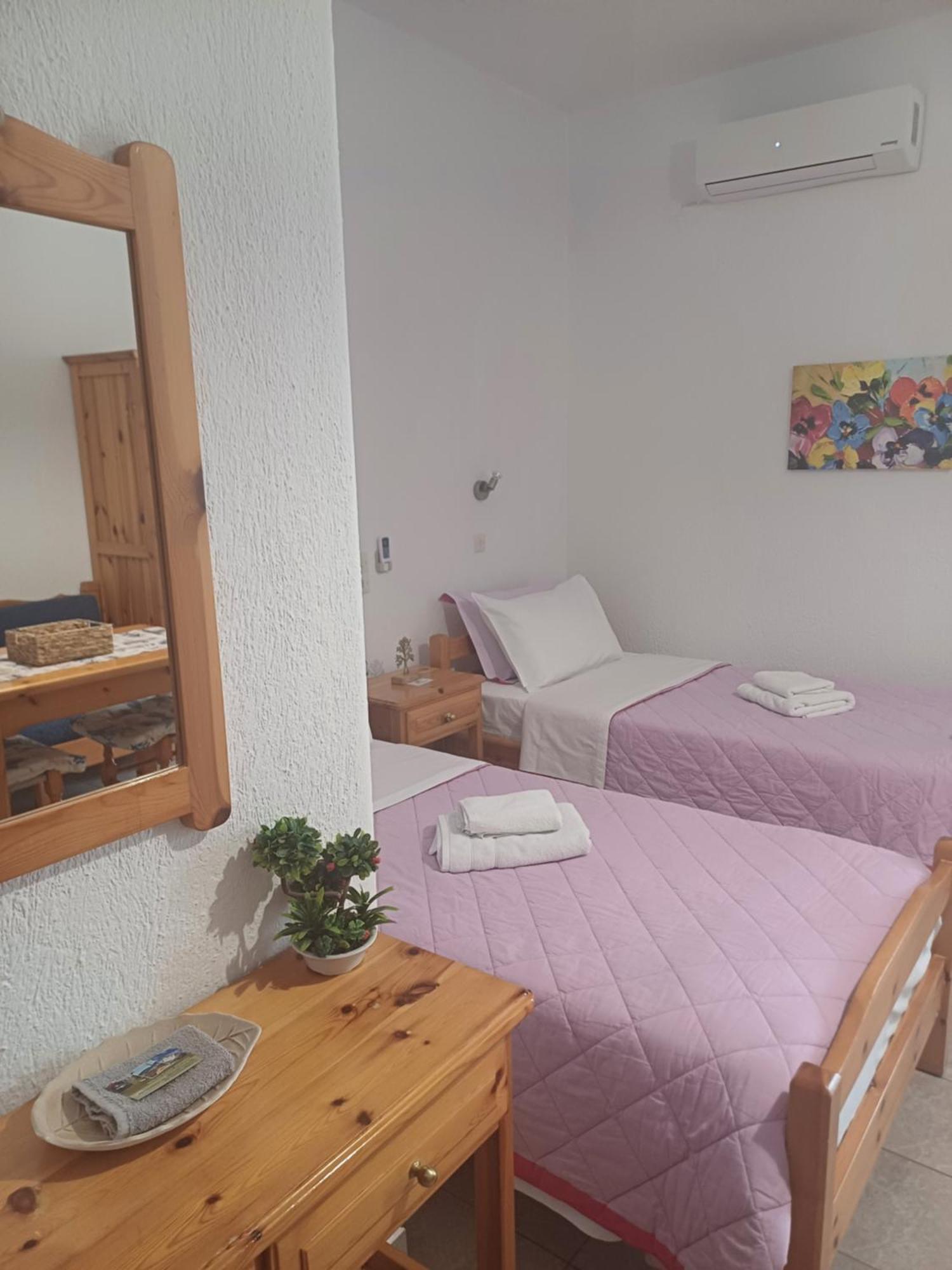 Nikolaos Studios Apartments Skopelos Town Exterior foto