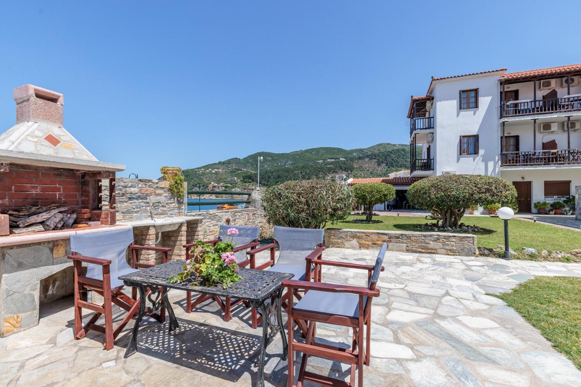 Nikolaos Studios Apartments Skopelos Town Exterior foto