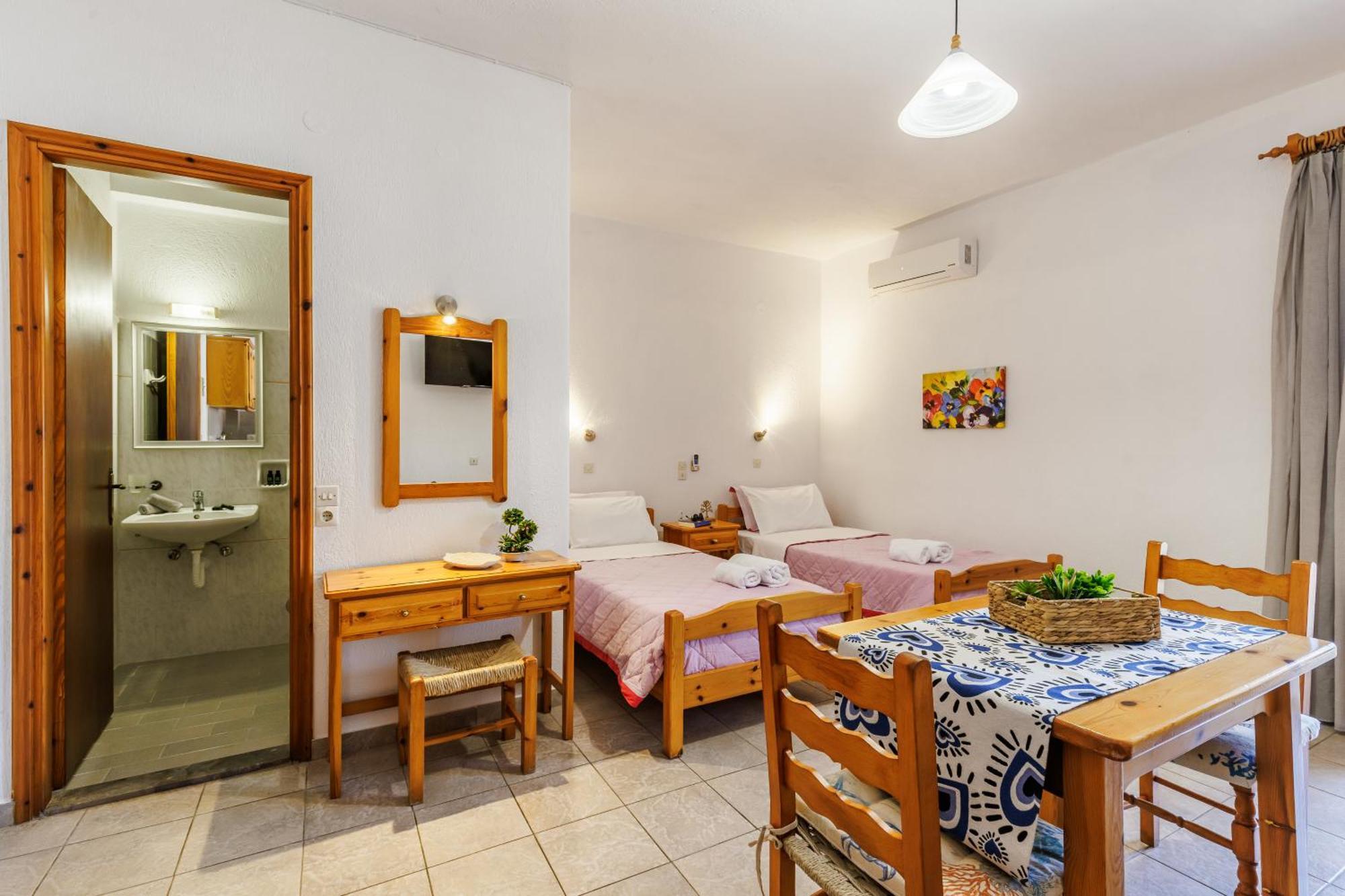 Nikolaos Studios Apartments Skopelos Town Exterior foto