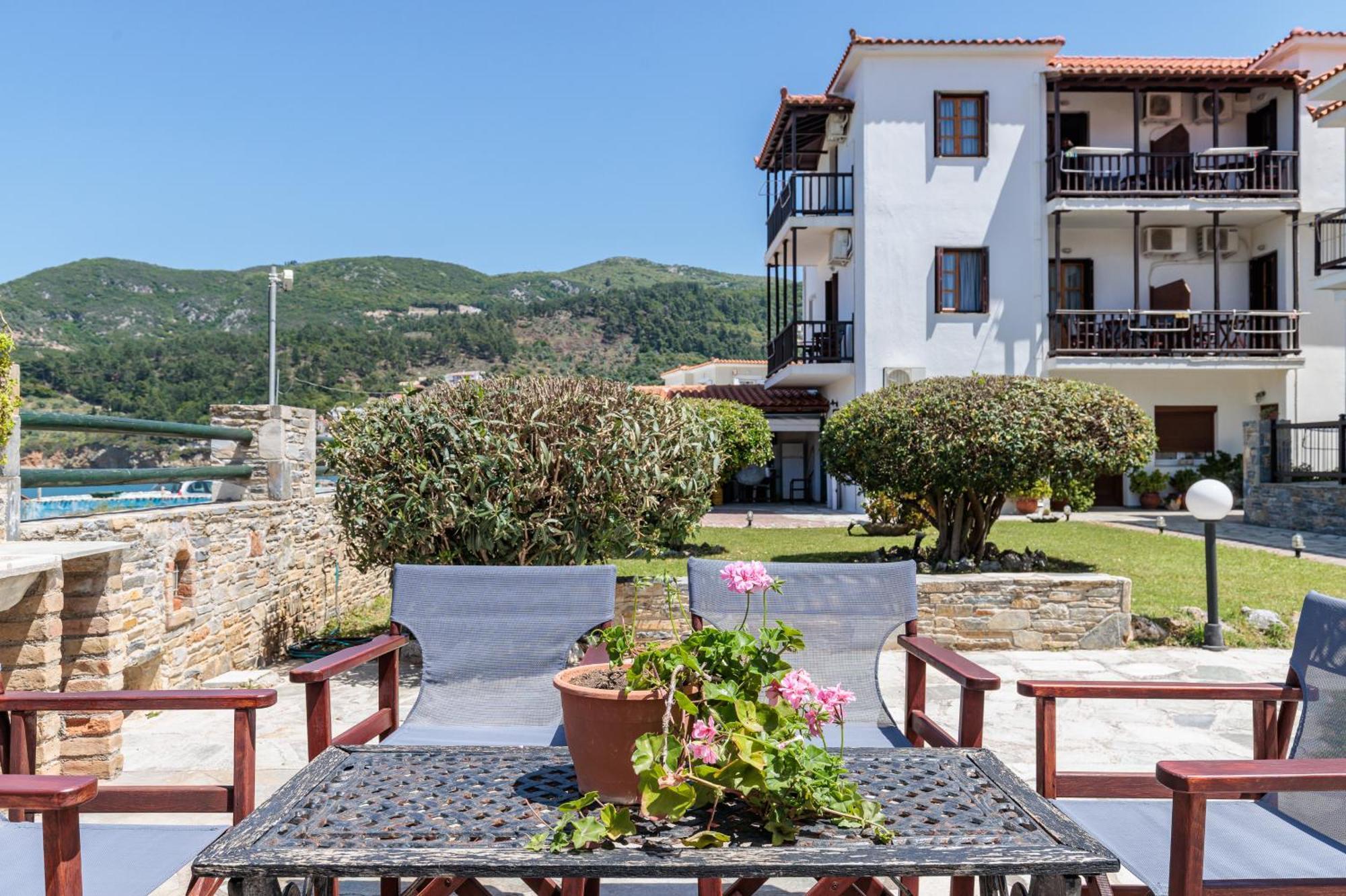 Nikolaos Studios Apartments Skopelos Town Exterior foto